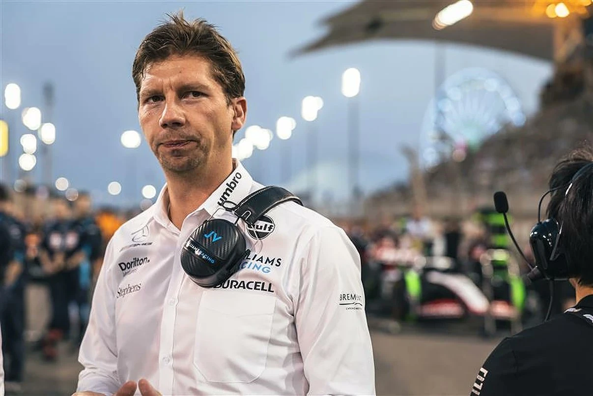 Williams, takım patronu James Vowles ile sözleşme imzaladı.