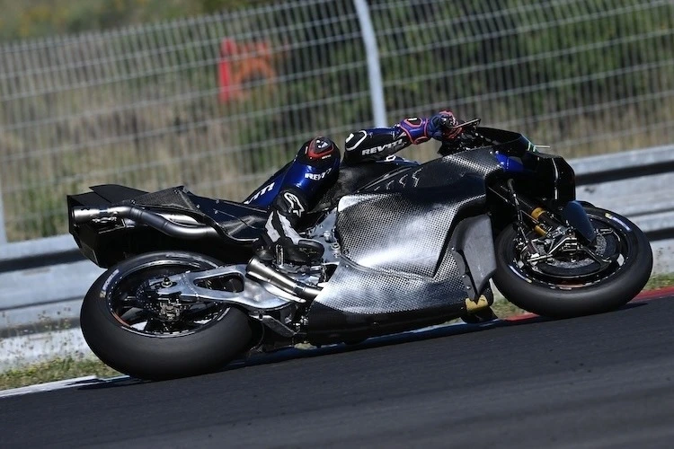 Yamaha, V4'ü Brno'da Test Etti