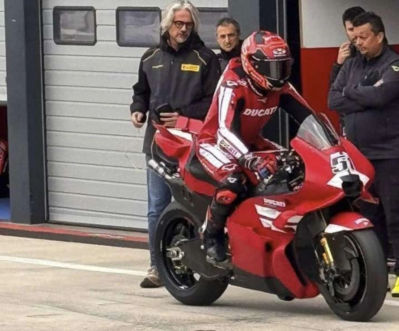 Ducati 2027 Prototipi ile Pistte