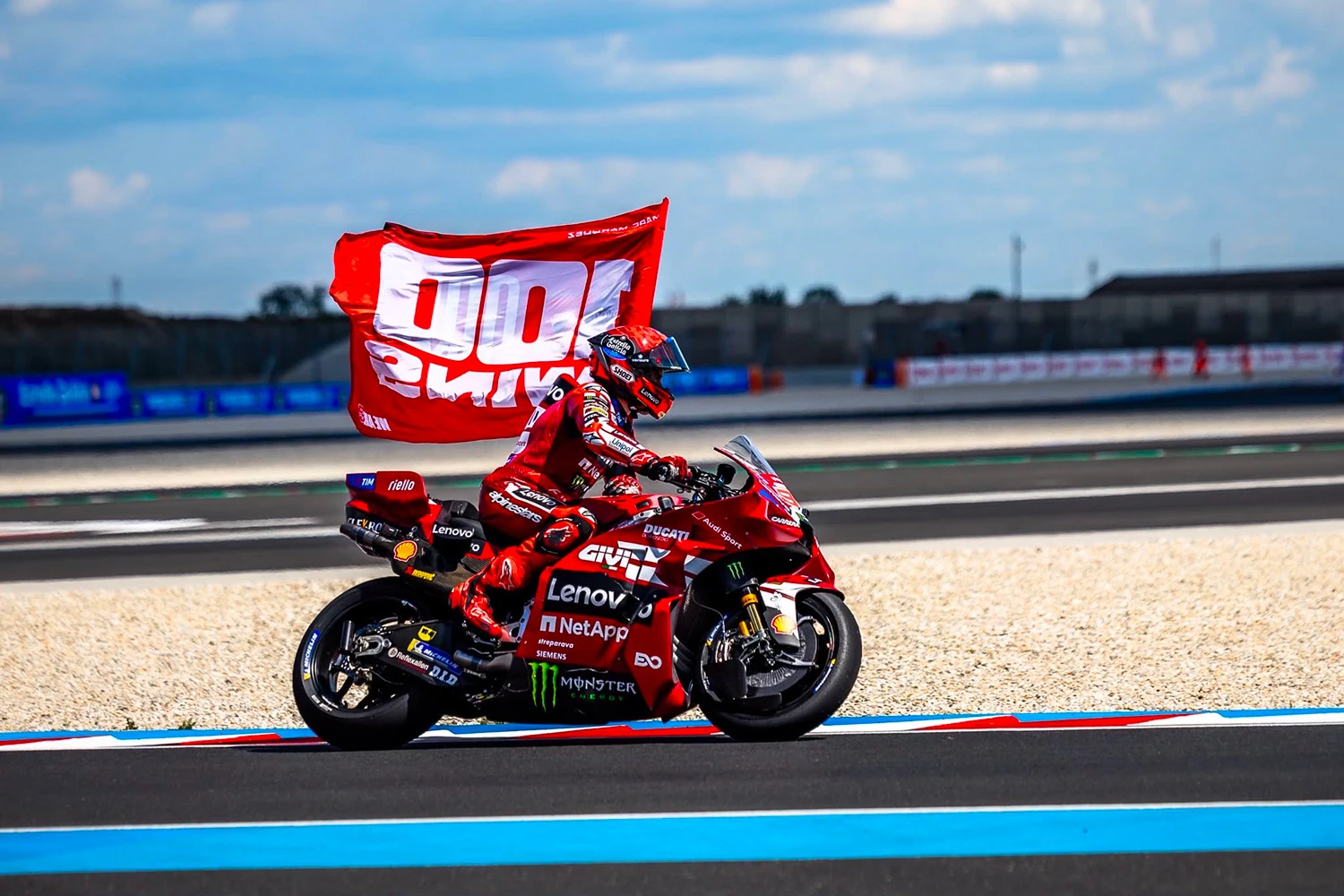 Marc Marquez 100 galibiyetle tarihe geçti