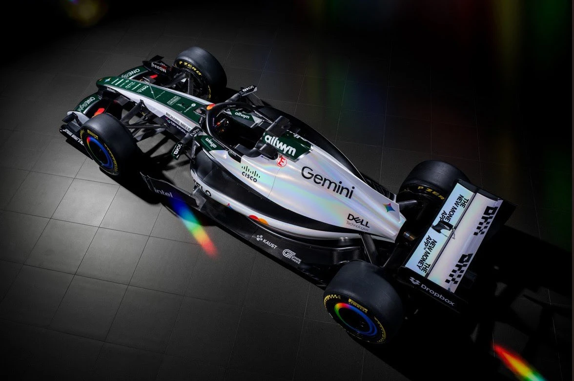 McLaren, Britanya GPsi için M2B'den ilham alan özel tasarımını tanıttı!