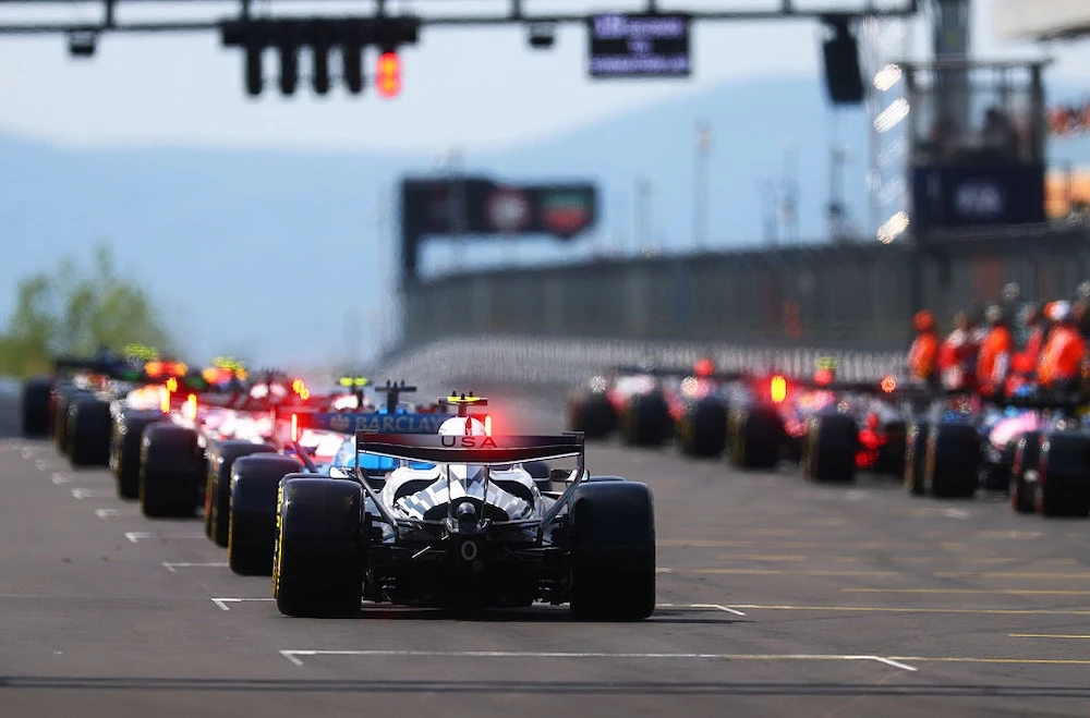 Formula 1’de Kepenkler İndi: 14 Günlük Zorunlu Yaz Arası Nasıl Çalışıyor?