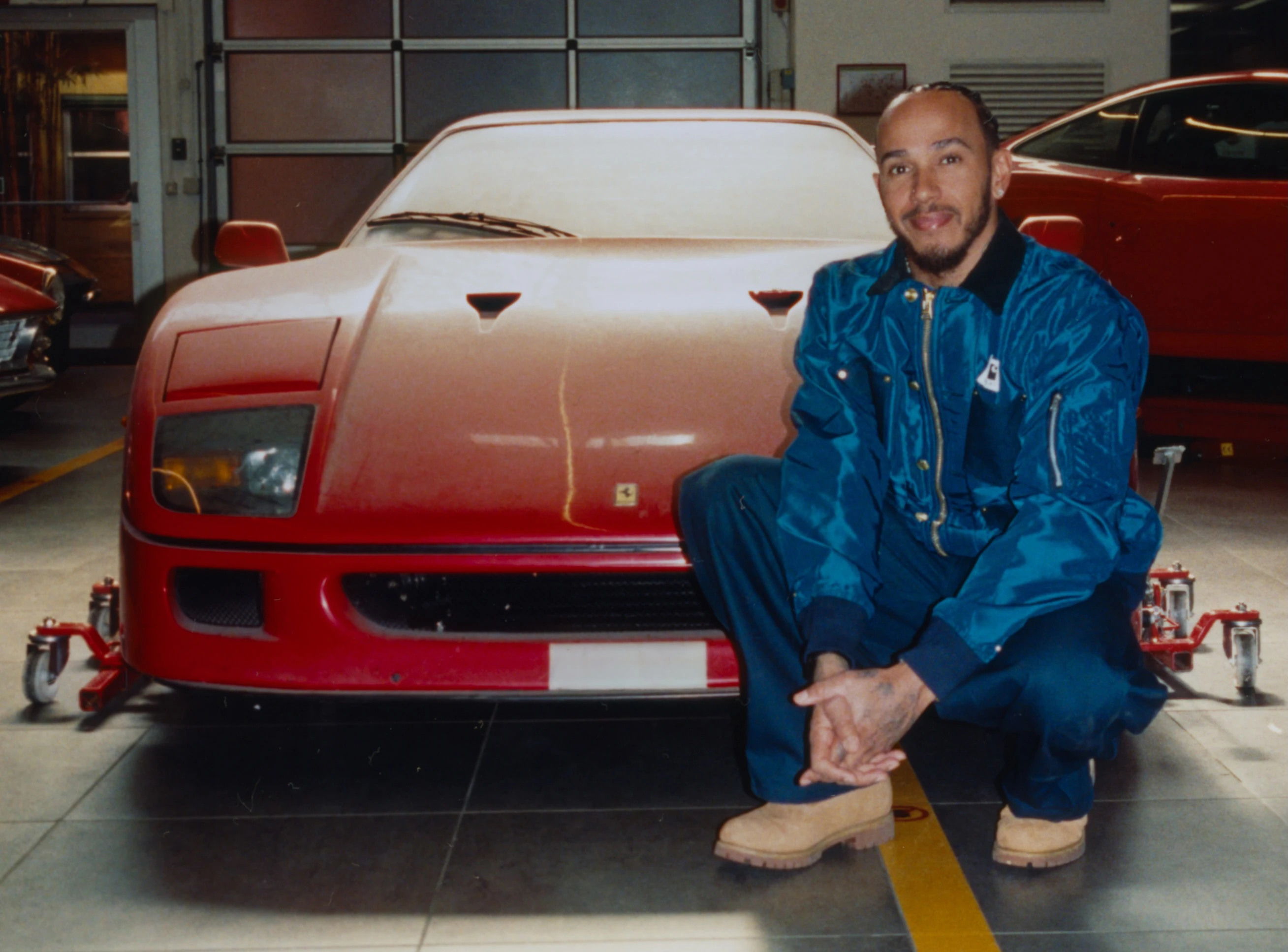 LEWIS HAMILTON İKONİK FERRARI F40 RESTORASYON PROJESİNİ DUYURDU