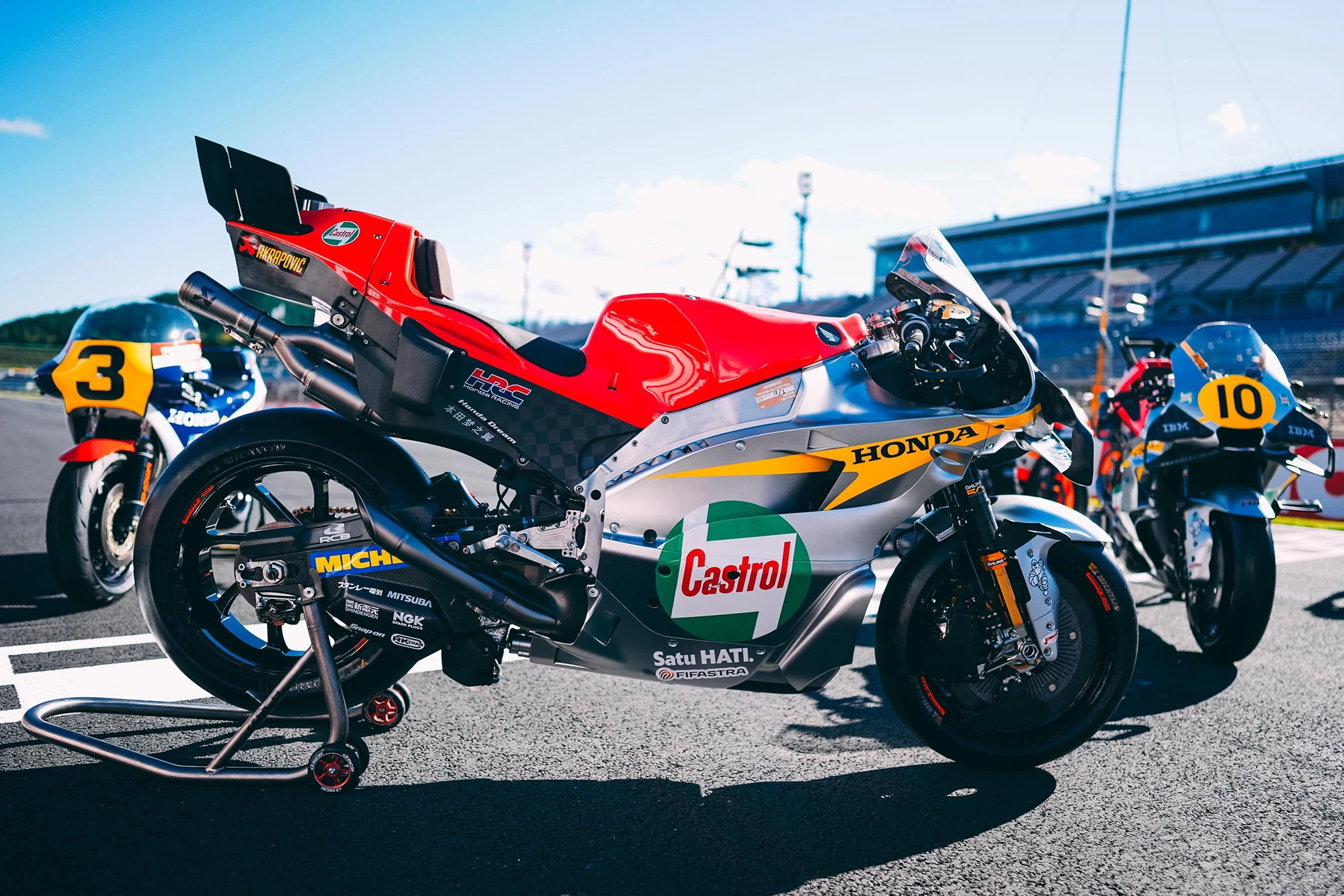 HONDA MOTEGI'DE TARİHİNE DÖNÜYOR: 60. YIL ÖZEL RENK DÜZENİ TANITILDI!