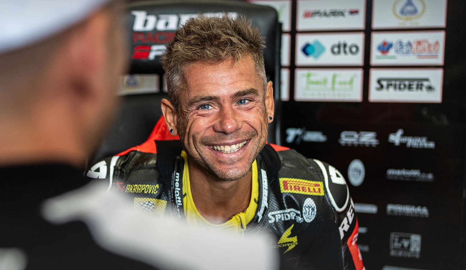 ALVARO BAUTISTA VE BARNI YOLLARINI AYIRIYOR