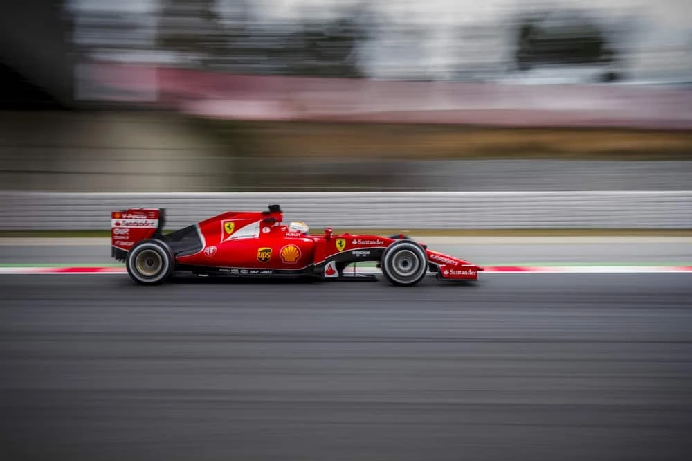 Formula 1 aracı ne kadar hızlı?