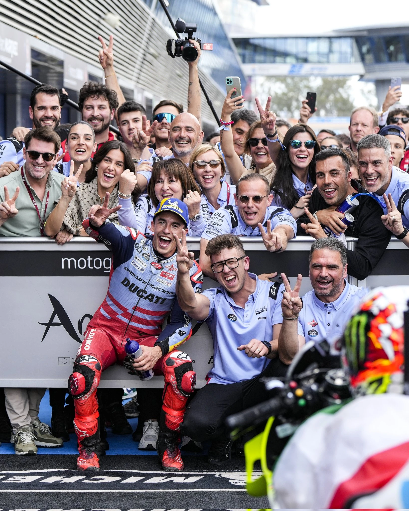 MotoGP İspanya | Bagnaia kazandı, Marquez podyumda gallery image 5