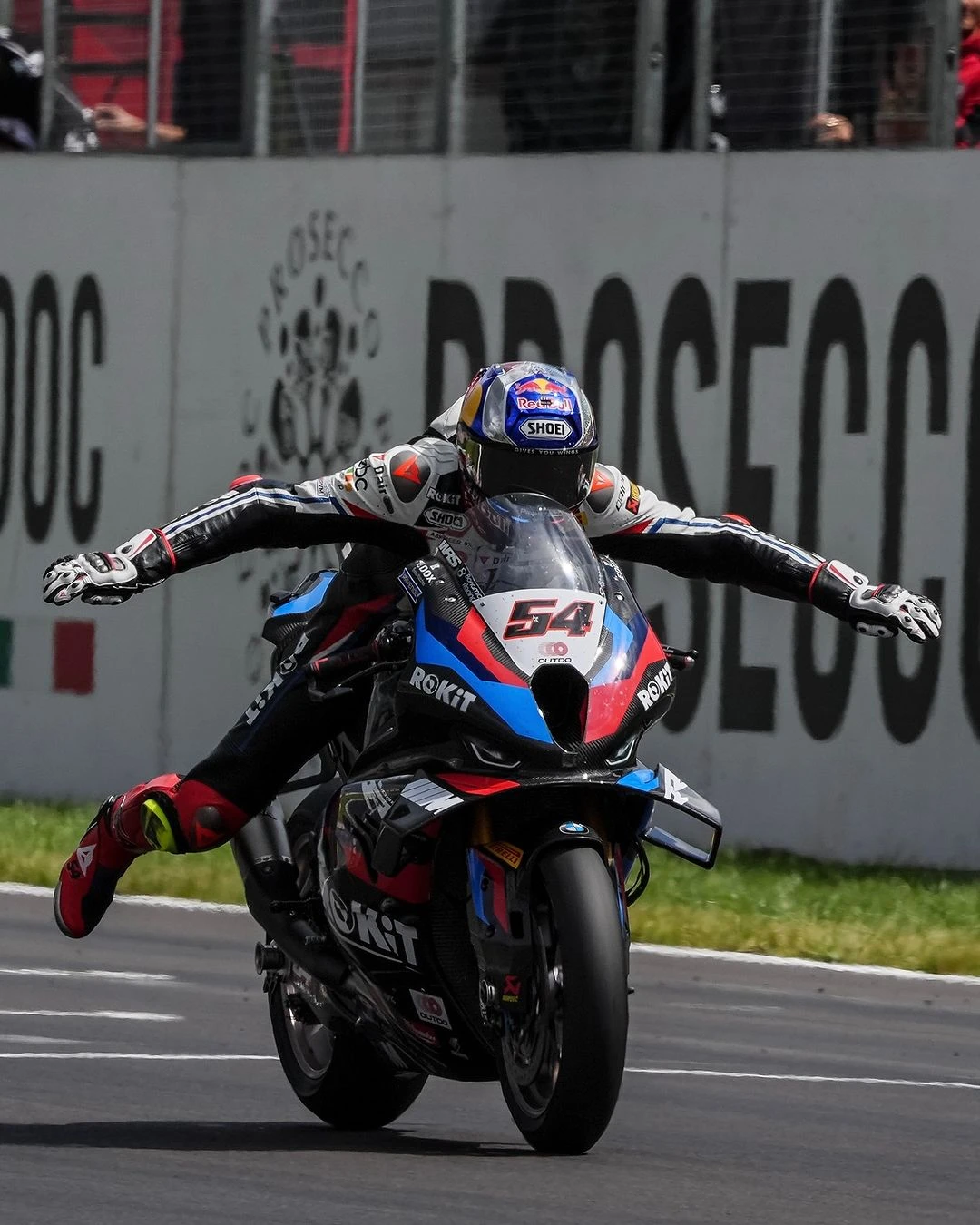 WorldSBK Donington Park | Toprak’tan 2. hat-trick gallery image 4