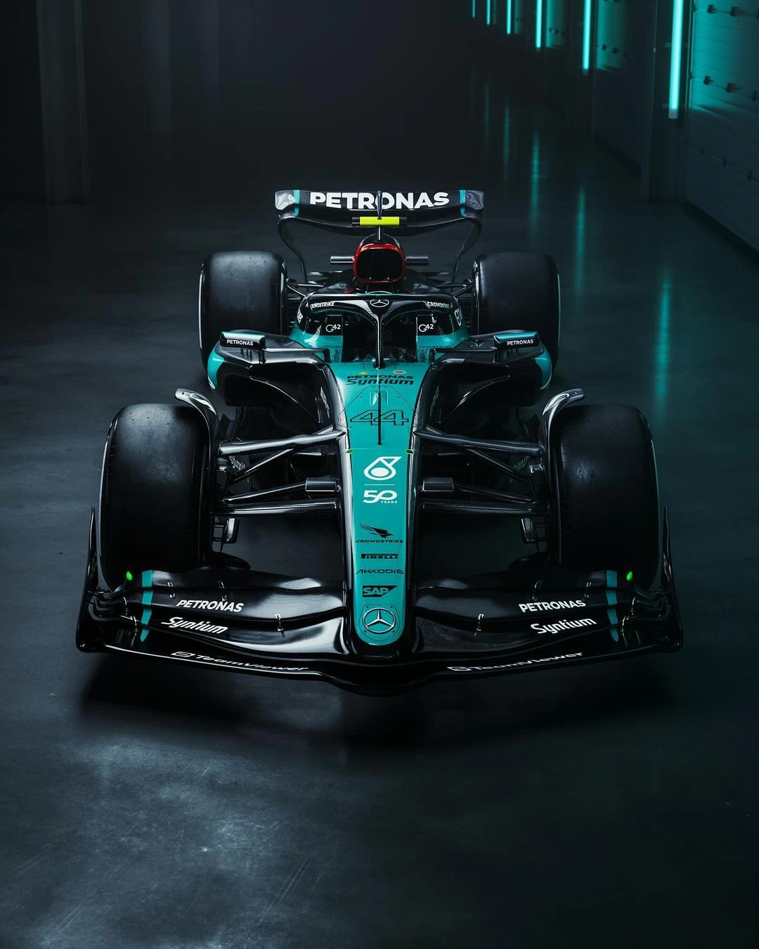 Mercedes ve RB'nin Singapur'a Özel Renk Düzenleri gallery image 0