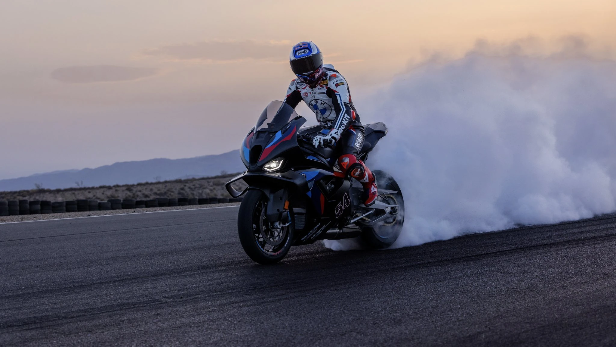 BMW yeni M 1000 RR'ı tanıttı! gallery image 3