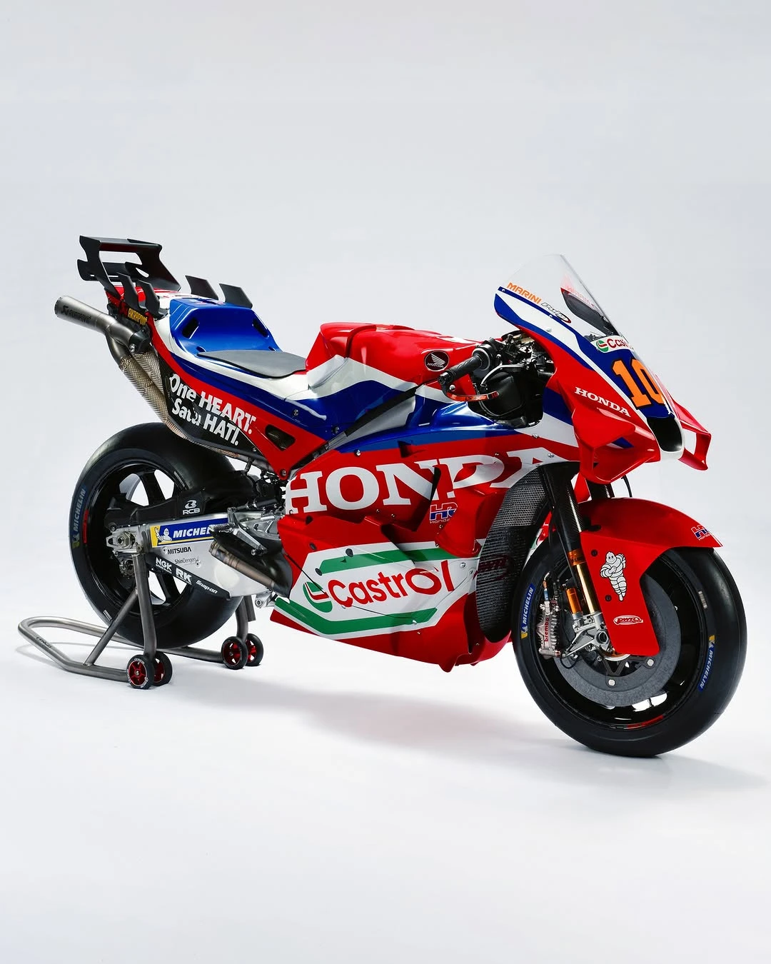 Honda yeni isim sponsorunu duyurdu ve 2025 motosikletini tanıttı! gallery image 1