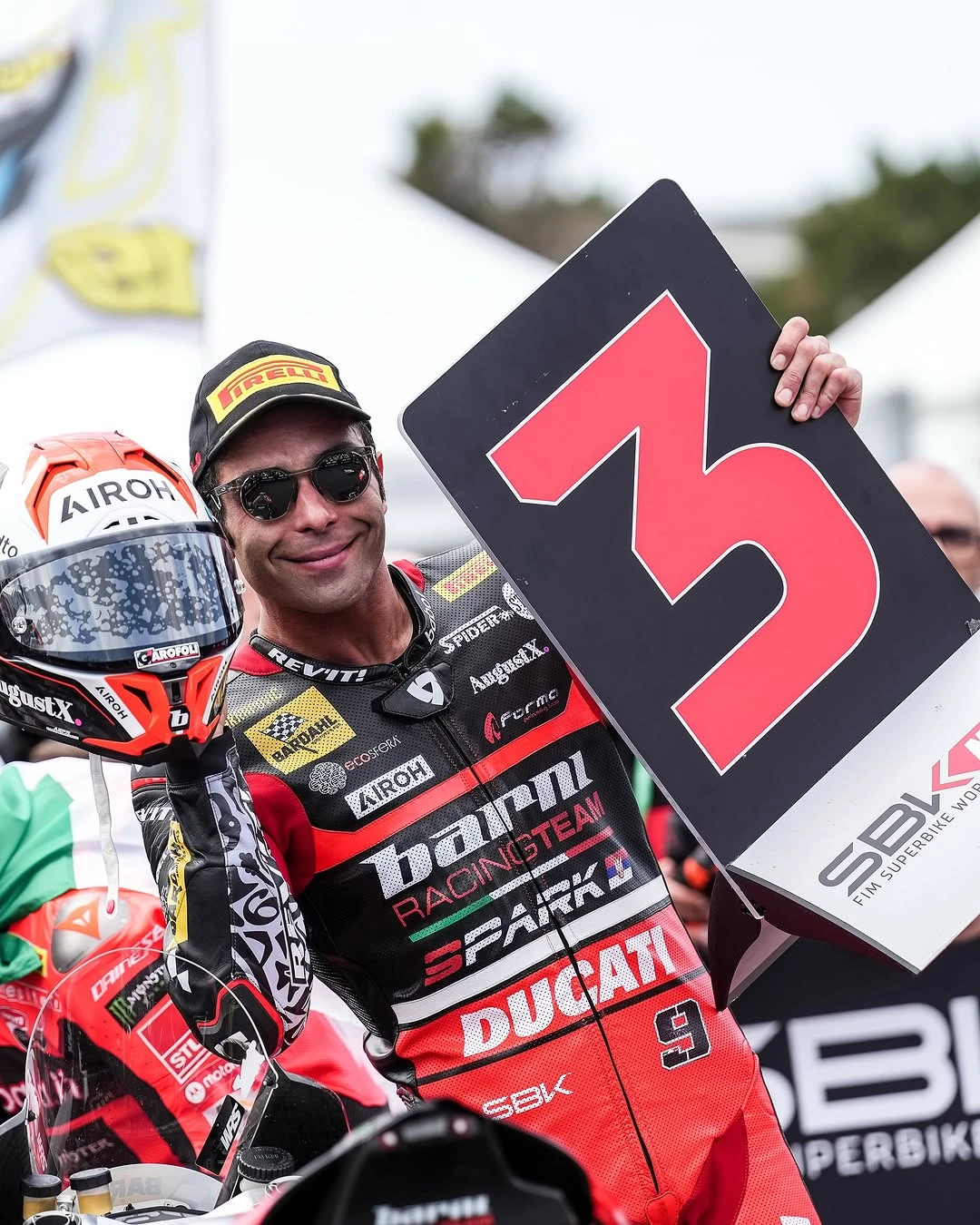 2025 WorldSBK Phillip Island | Bulega hat-trick yaptı, Toprak mutsuz. gallery image 2