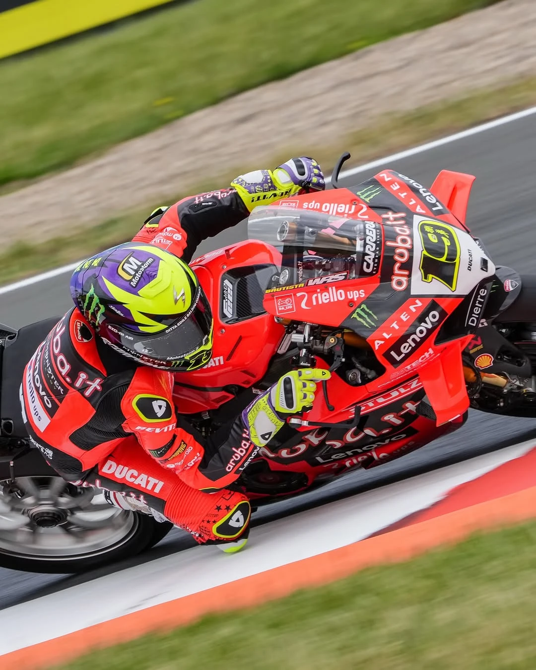 2025 WorldSBK Çekya | Toprak 2, Bulega 1 yarış kazandı gallery image 9