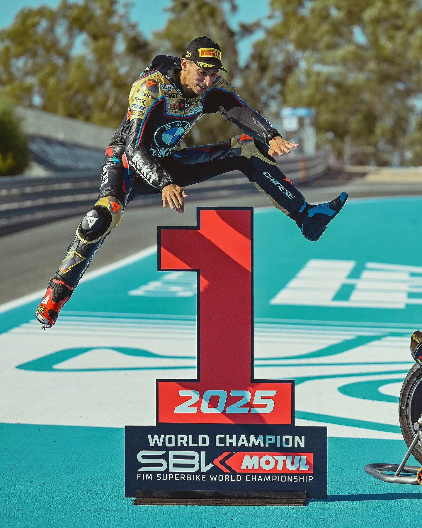 2025 WorldSBK Jerez | Toprak Razgatlıoğlu şampiyon oldu! gallery image 0