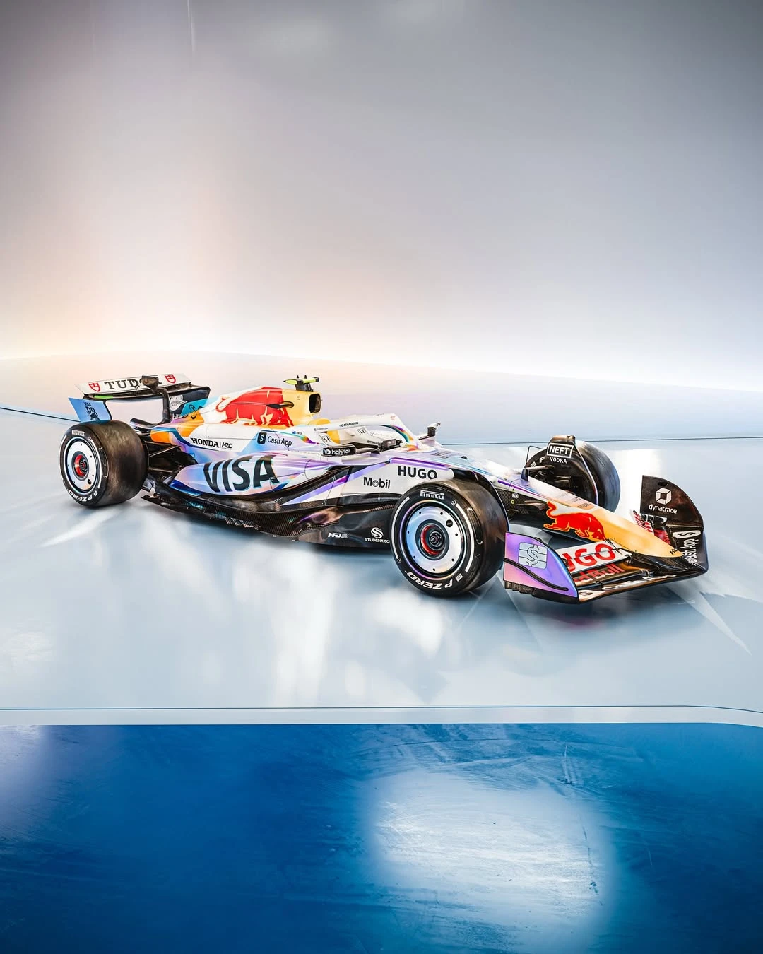 Racing Bulls, Las Vegas GP için Holografik İlhamlı Özel Tasarımını Tanıttı gallery image 2
