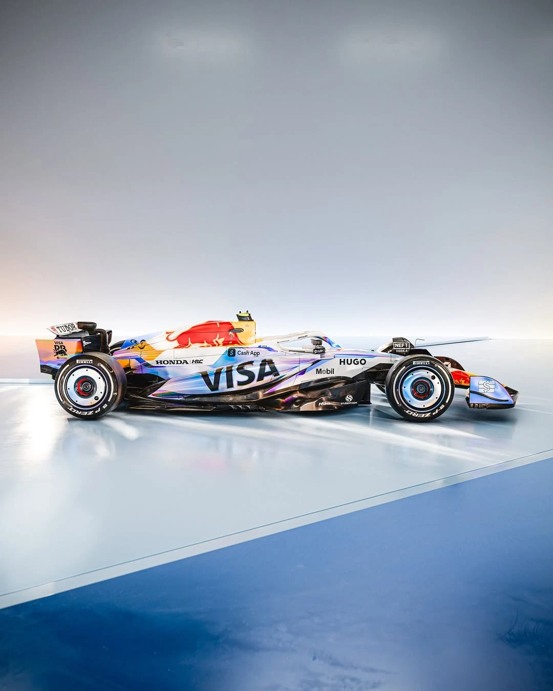 Racing Bulls, Las Vegas GP için Holografik İlhamlı Özel Tasarımını Tanıttı gallery image 4