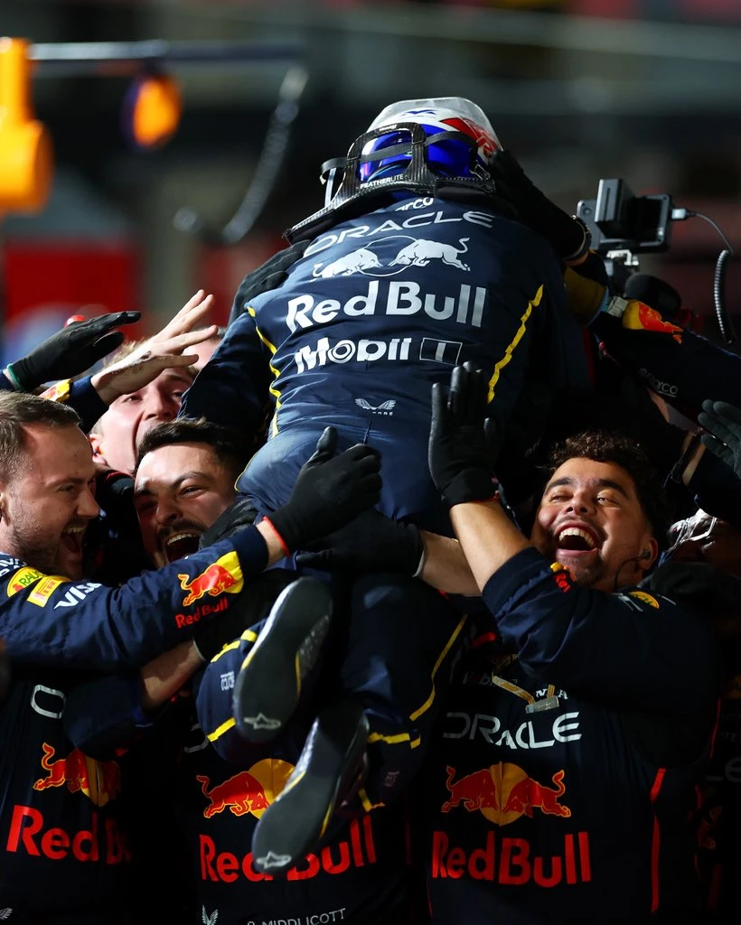 2025 Formula 1 Las Vegas | Verstappen kazandı, McLarenlar diskalifiye edildi gallery image 1