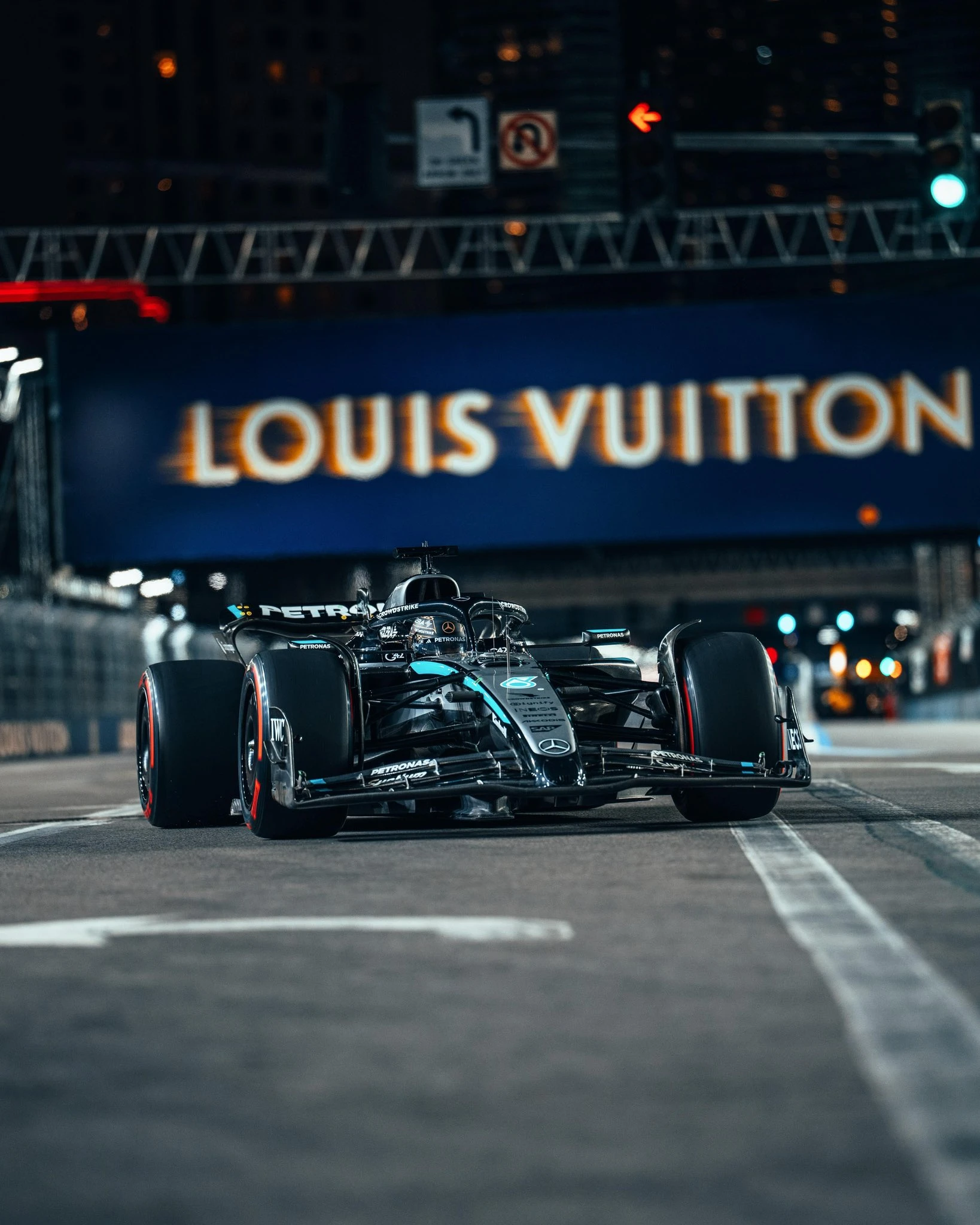 2025 Formula 1 Las Vegas | Verstappen kazandı, McLarenlar diskalifiye edildi gallery image 4