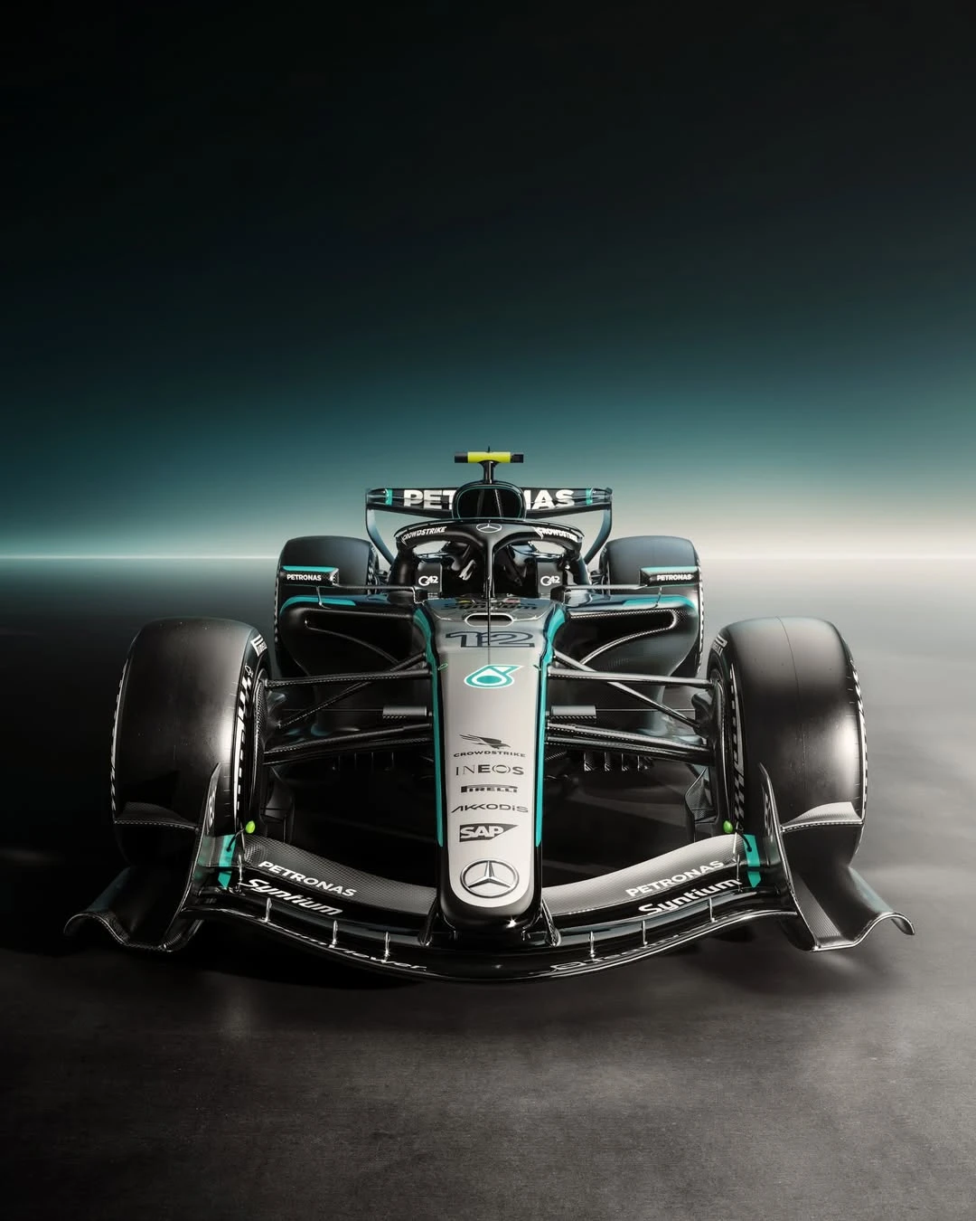 Mercedes, W17'nin renk düzenini tanıttı! gallery image 2