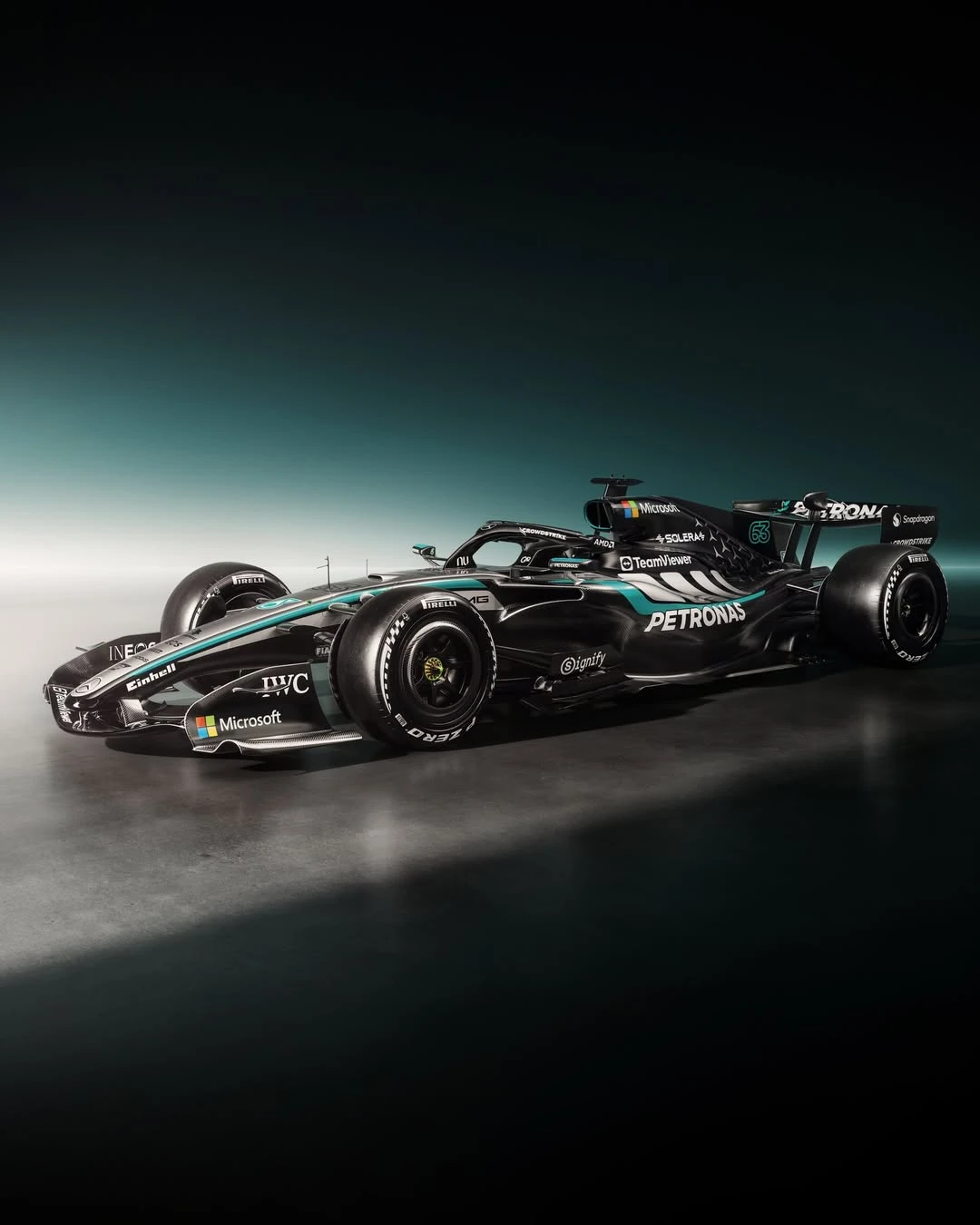Mercedes, W17'nin renk düzenini tanıttı! gallery image 3