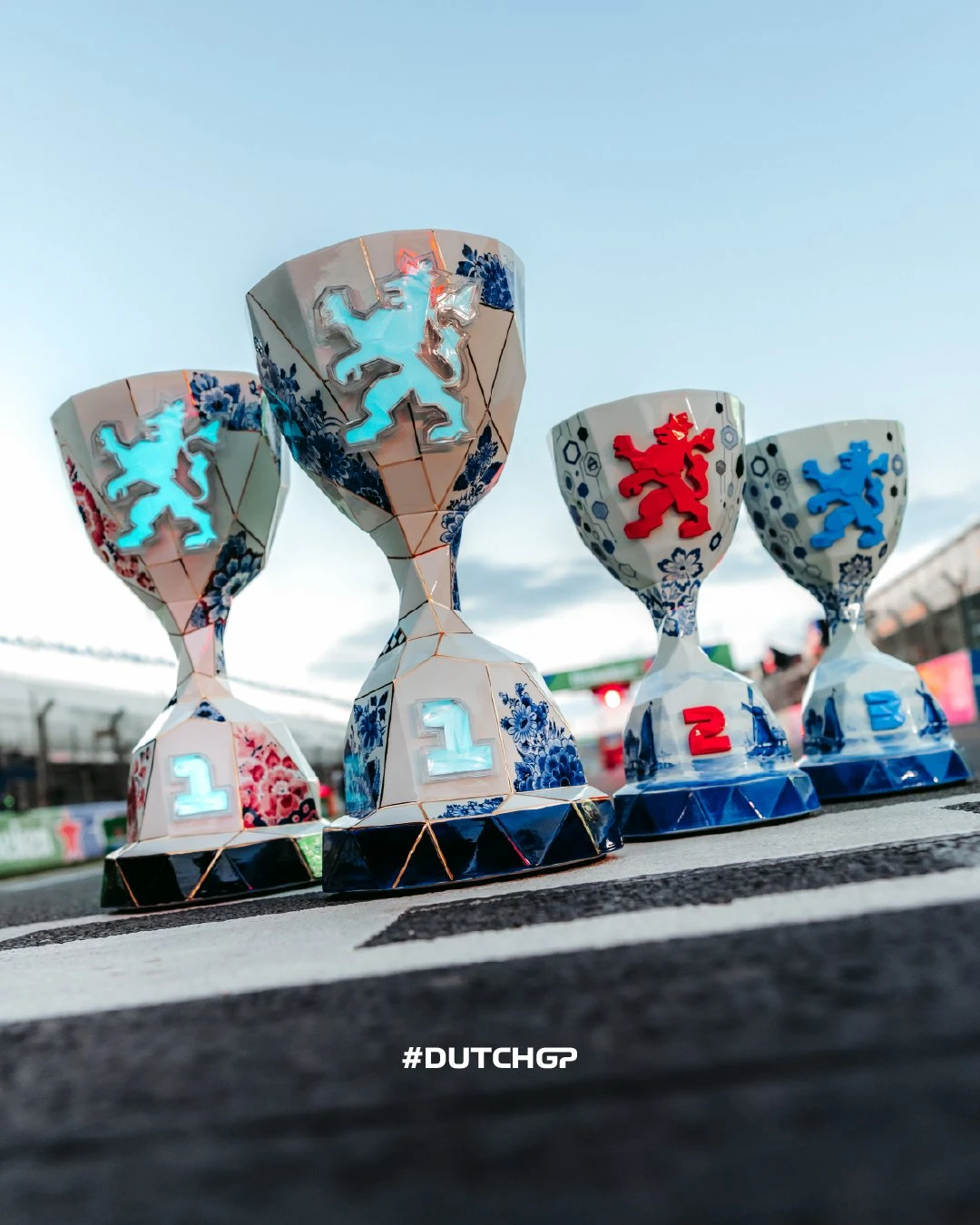 HOLLANDA GRAND PRIX'SİNDE SON YARIŞIN KUPALARI TANITILDI gallery image 1