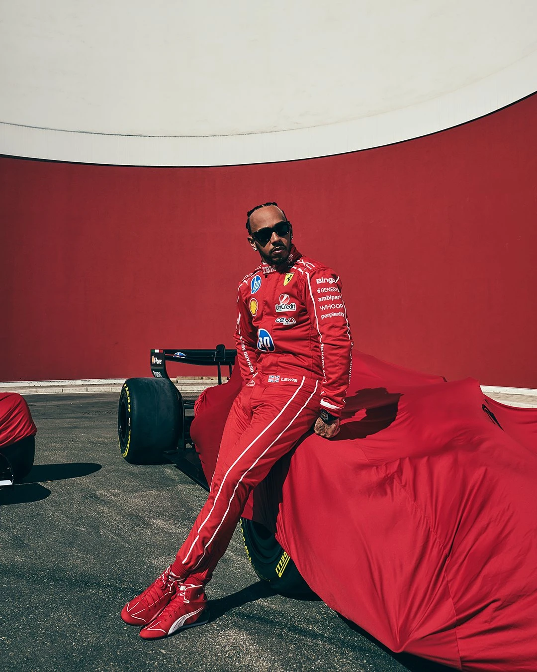 FERRARI MONZA İÇİN ÖZEL TULUMLARINI TANITTI gallery image 1