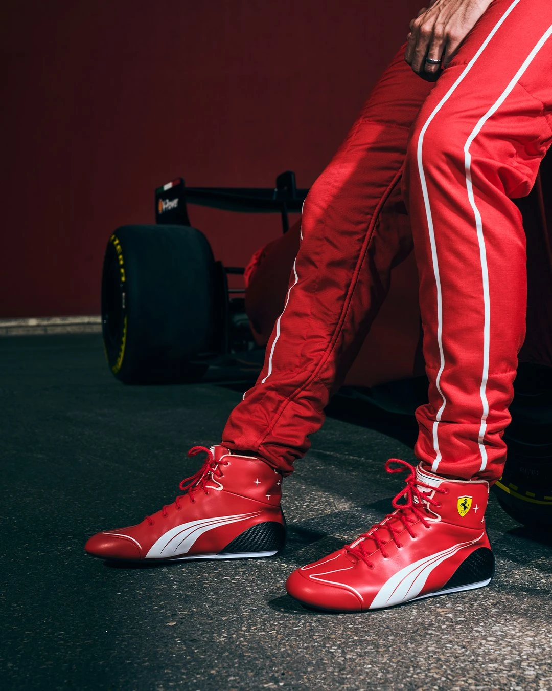 FERRARI MONZA İÇİN ÖZEL TULUMLARINI TANITTI gallery image 4