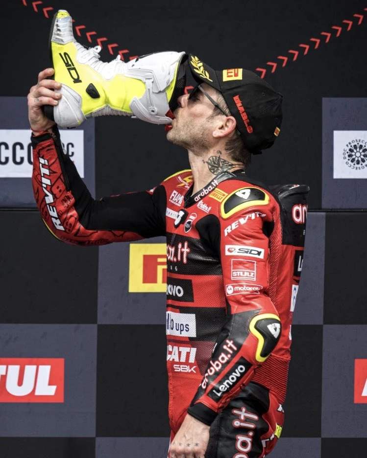 World SBK Katalonya - Bautista'dan üçüncü hat-trick gallery image 10