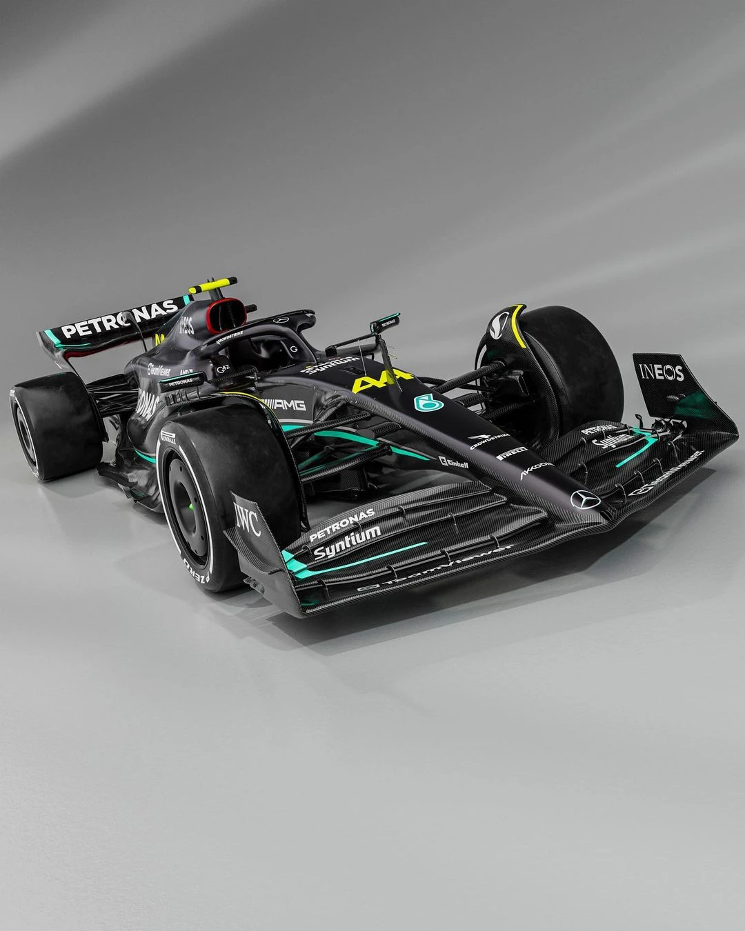 Mercedes W14'ü tanıttı gallery image 4