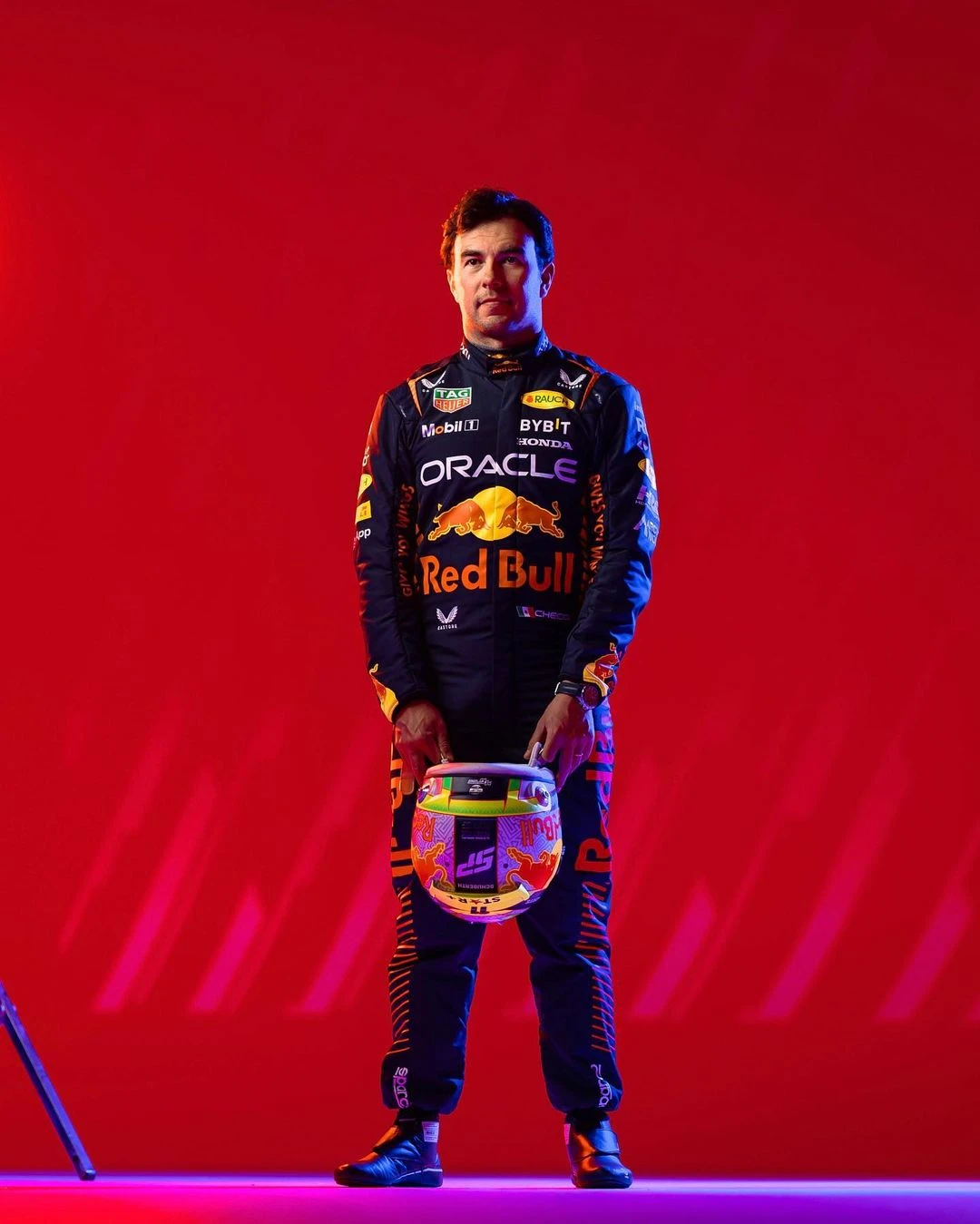 Red Bull yeni aracının renk düzenini tanıttı gallery image 2