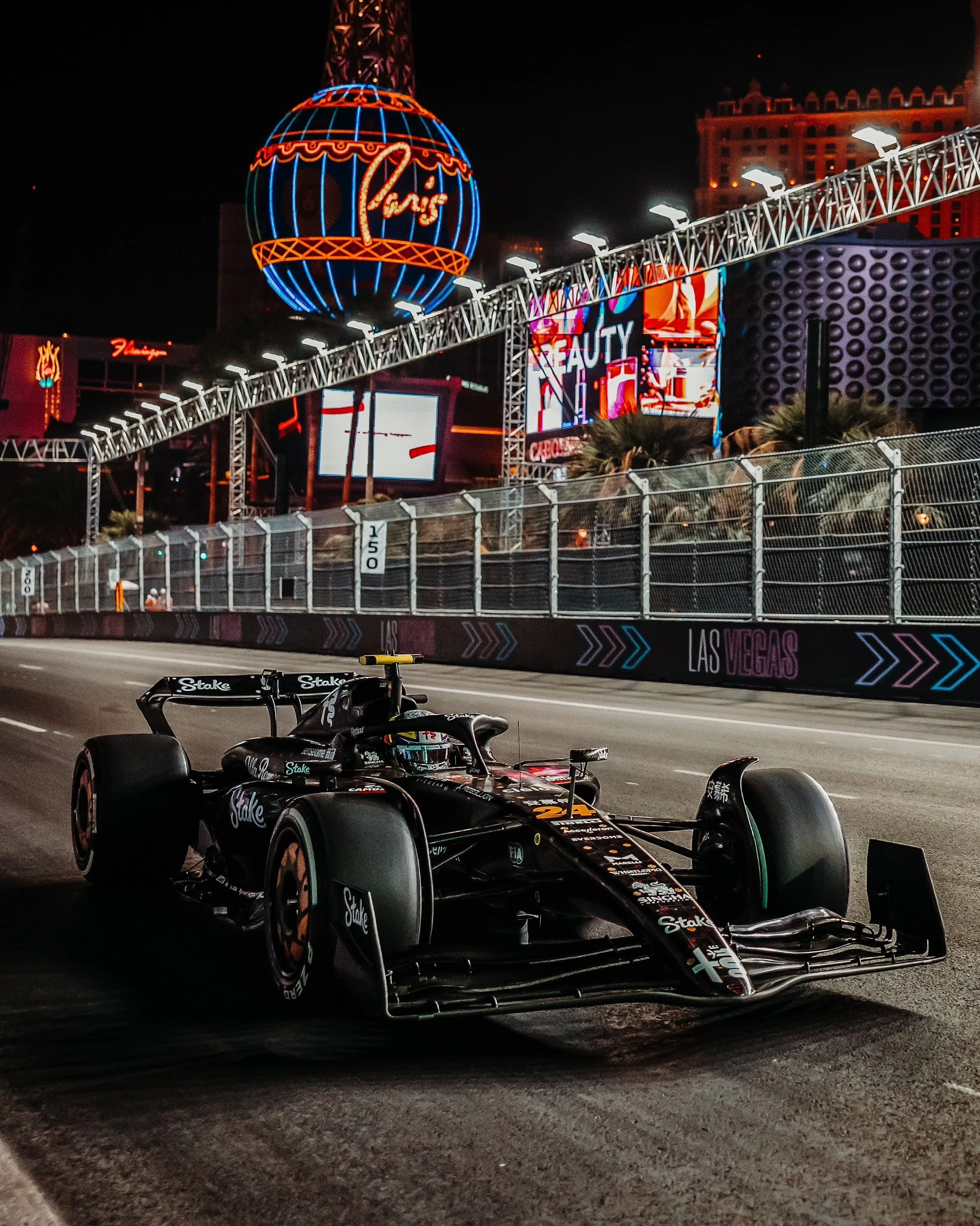 F1 Las Vegas | Vegas’ta ilk yarış gallery image 12