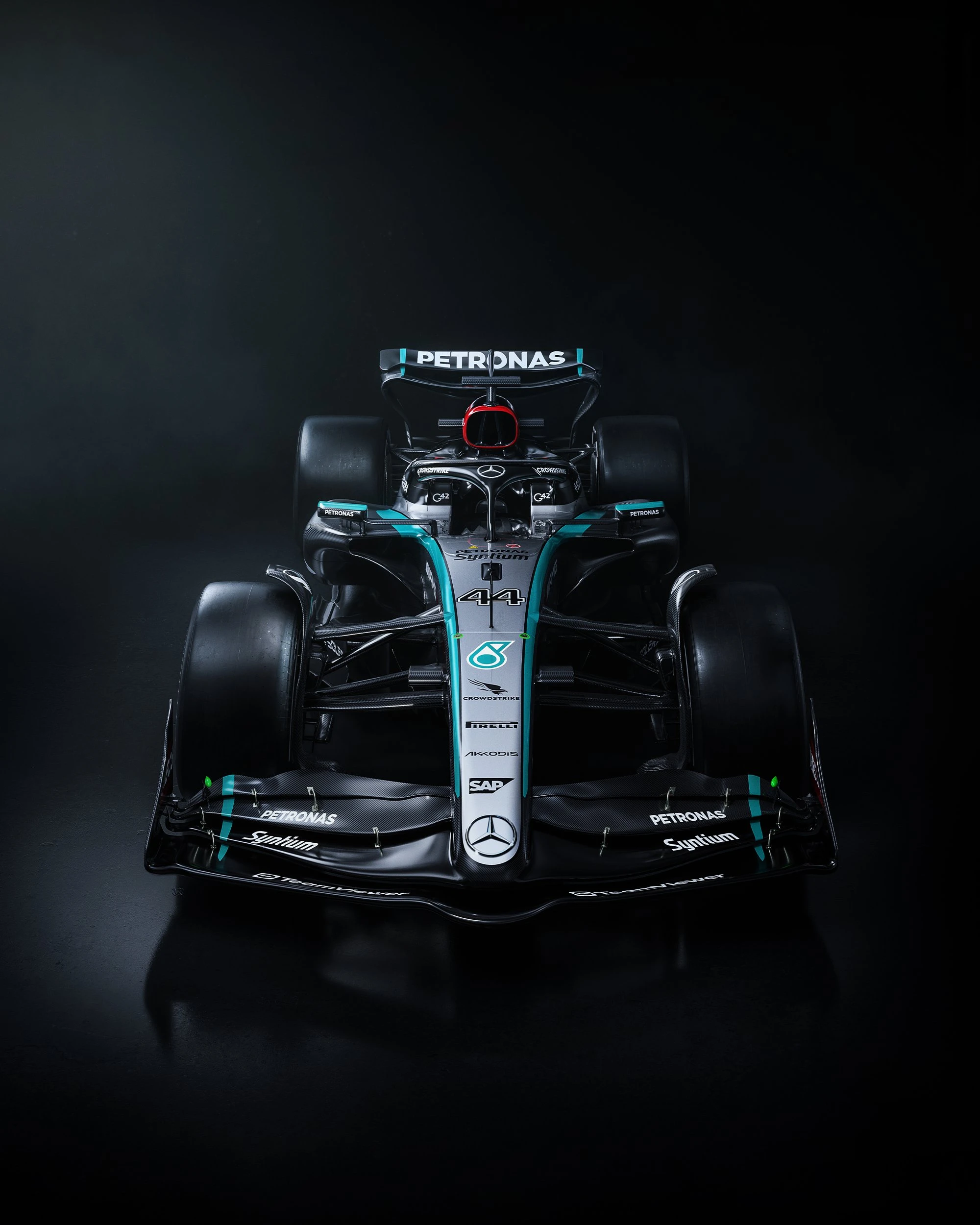 Hamilton'ın son Mercedes'i gallery image 0