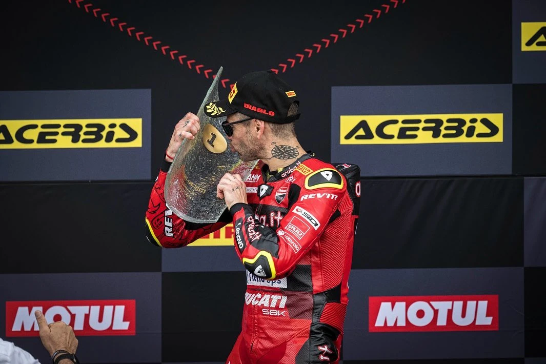 World SBK Çekya | Rea bu sezon ilk kez lider, Toprak’ın patlayan lastiği şaşırttı gallery image 13