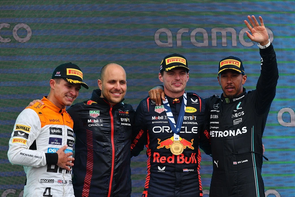 F1 Silverstone | Verstappen üst üste 6. kez kazandı, İngilizler kendi evinde podyumda